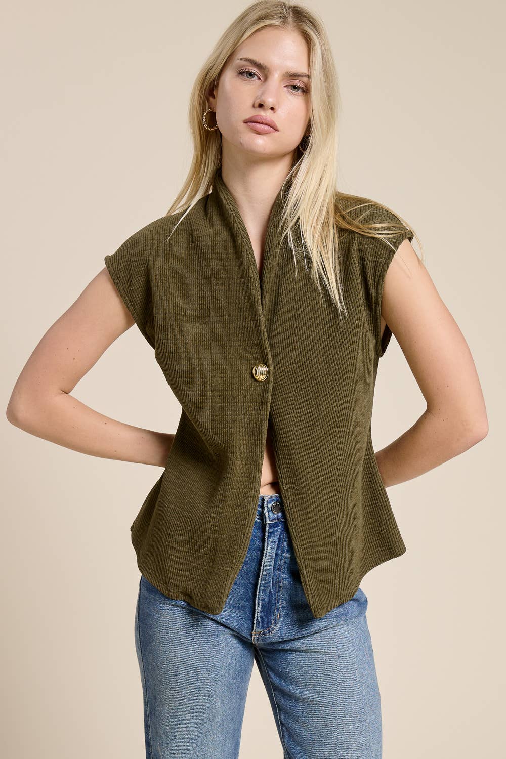 Thea Vest