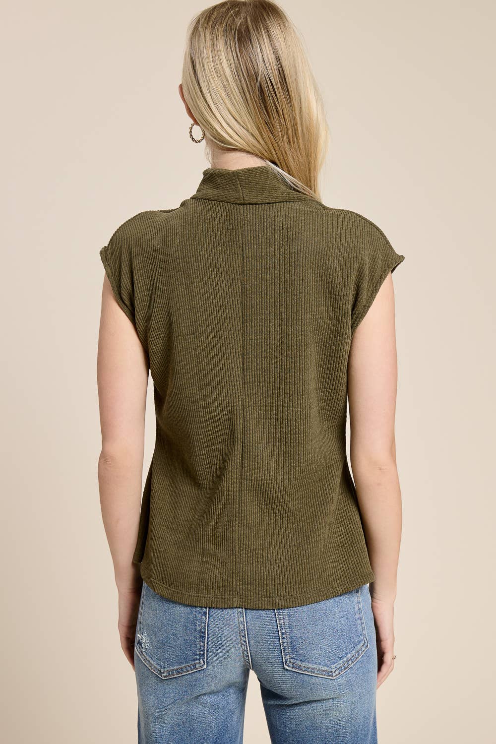 Thea Vest